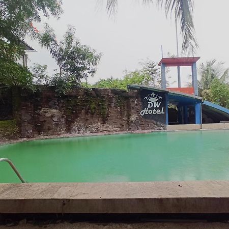 Oyo 90093 Dw Hotel Malang Luaran gambar