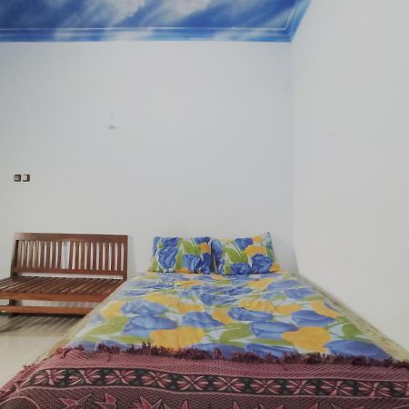 Oyo 90093 Dw Hotel Malang Luaran gambar