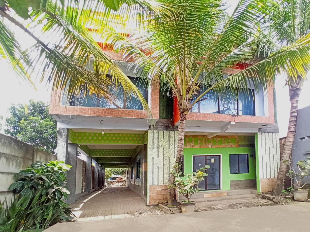 Oyo 90093 Dw Hotel Malang Luaran gambar