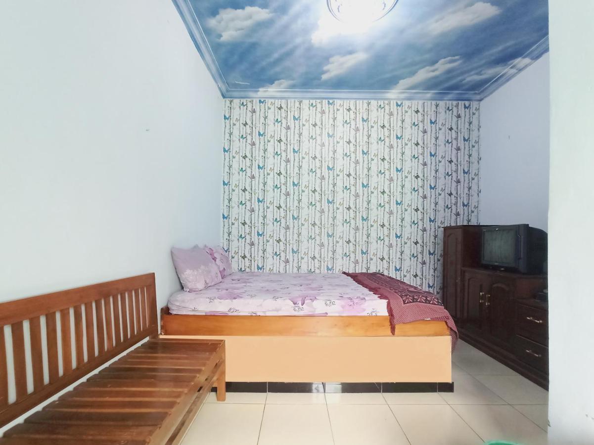 Oyo 90093 Dw Hotel Malang Luaran gambar