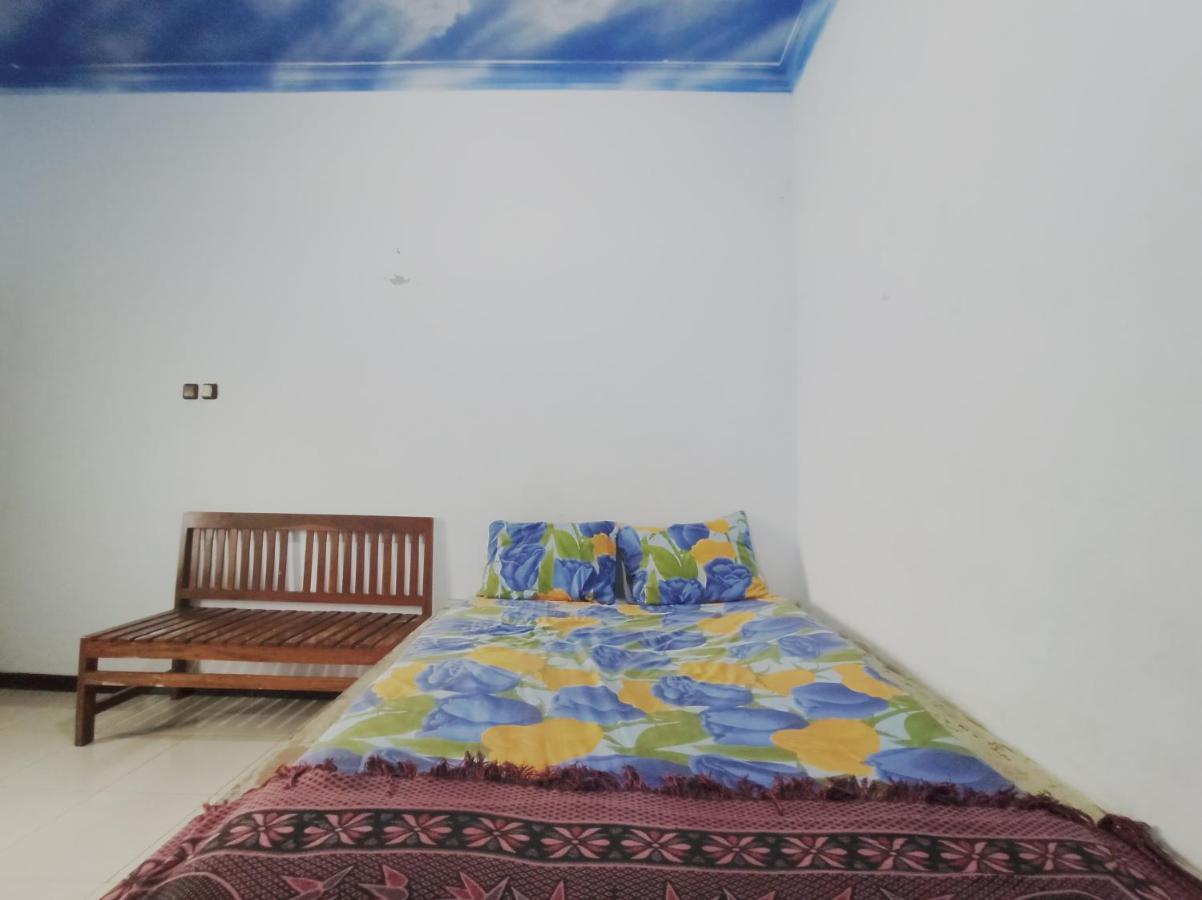 Oyo 90093 Dw Hotel Malang Luaran gambar
