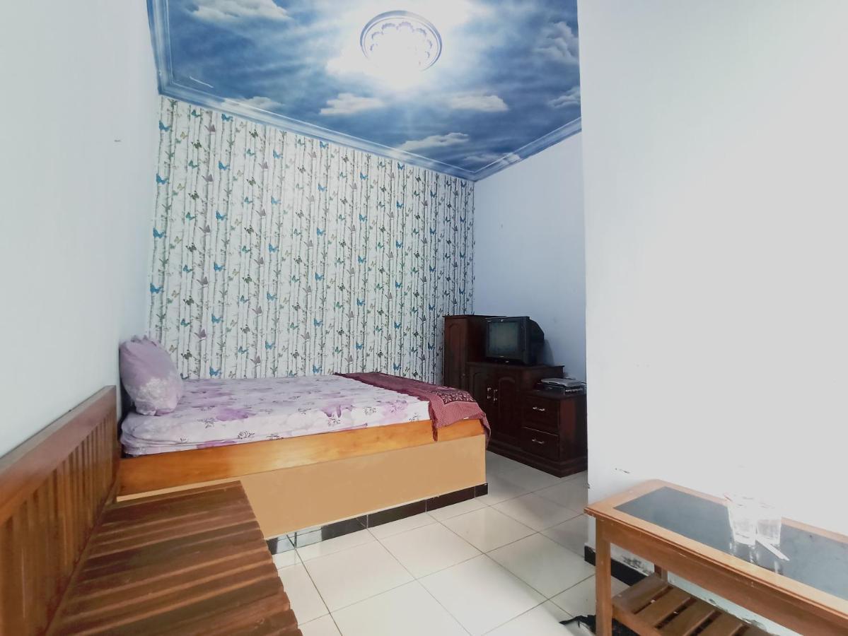 Oyo 90093 Dw Hotel Malang Luaran gambar