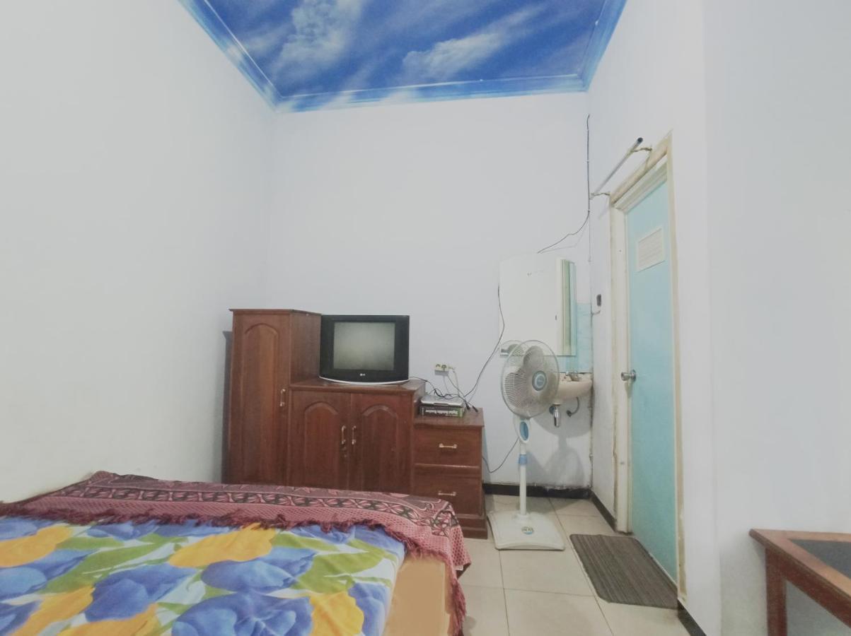 Oyo 90093 Dw Hotel Malang Luaran gambar
